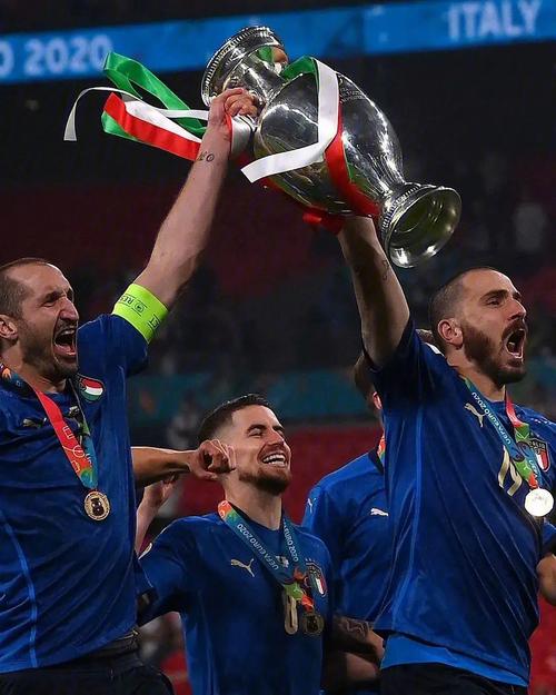 意大利第一次得欧洲杯亚军（意大利拿过几次欧洲杯亚军）